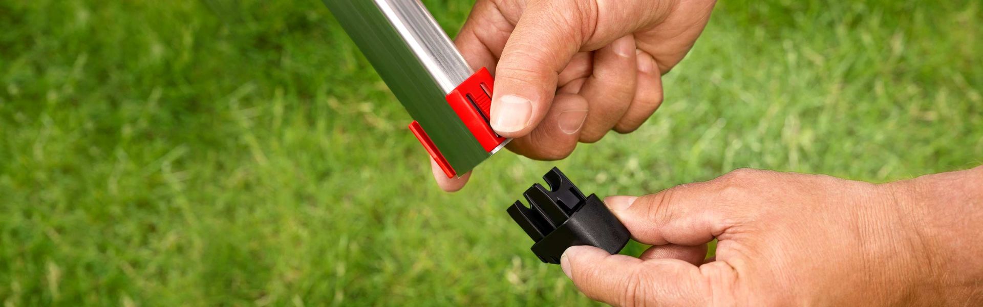 Person mounts a Hailo EasyClix foot on a stepladder