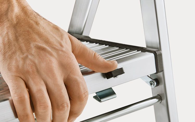 Platform locking mechanism of a stepladder